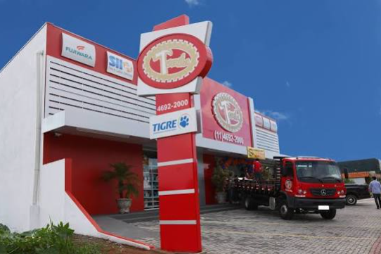 Fachada da loja Ferragens Tomita